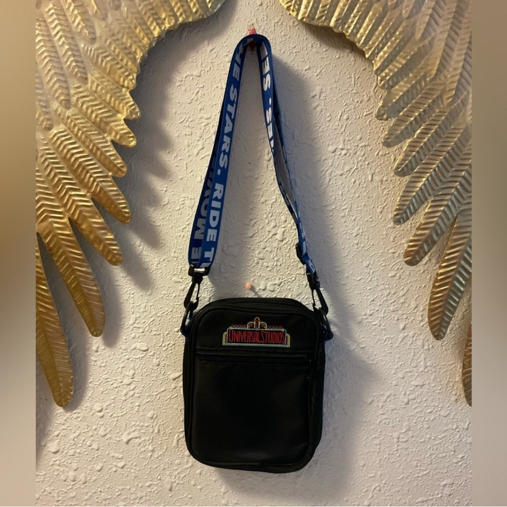 Universal studio vintage crossbody bag purse - Picture 2 of 7